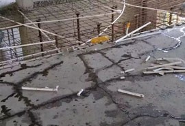 車間地面破舊、凹坑 車間地面破舊、凹坑