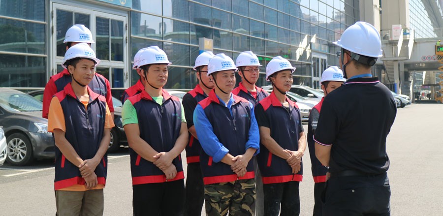 專業(yè)地坪翻新服務(wù)團(tuán)隊(duì)